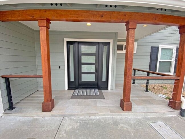 Building Photo - 6279 Skywalker Dr