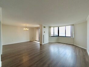 Building Photo - 1009 Harmon Cove Tower