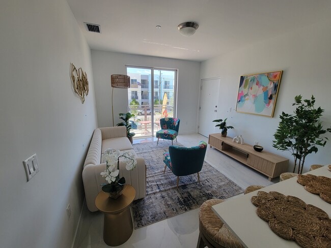 Building Photo - 935 SW 72nd Ave