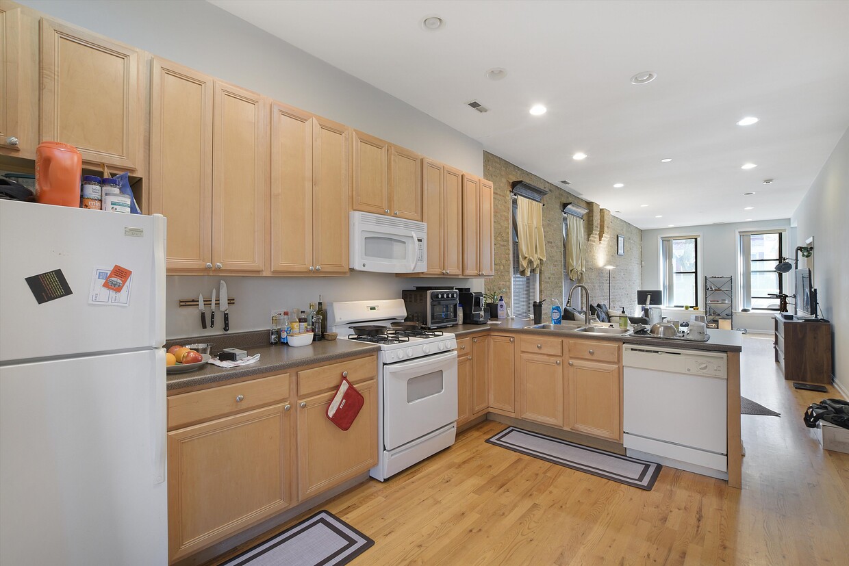 Primary Photo - 2016 W Wabansia Ave
