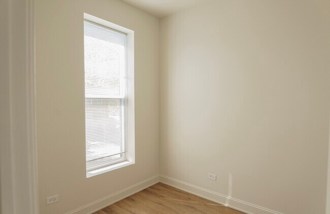 Foto del edificio - 6613 S Vernon Ave