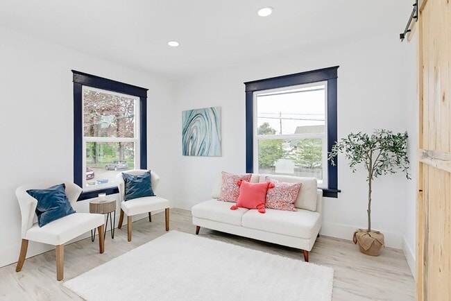Interior Photo - Maple Apartments