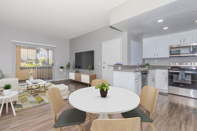 Foto del edificio - Club Pacifica Apartment Homes