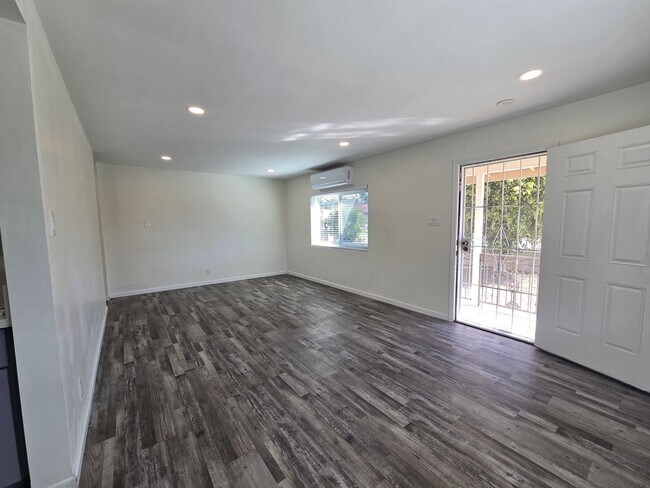 Building Photo - 3 Bed Home + Studio with Large Yard & Ample Parking Near Downtown Vista