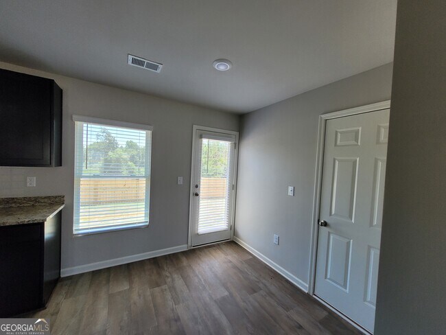 Foto del edificio - 161 Goodall Woods Dr