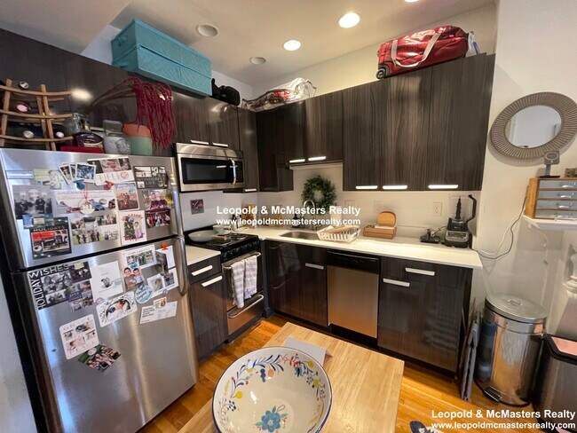 Foto del edificio - 275 Newbury St
