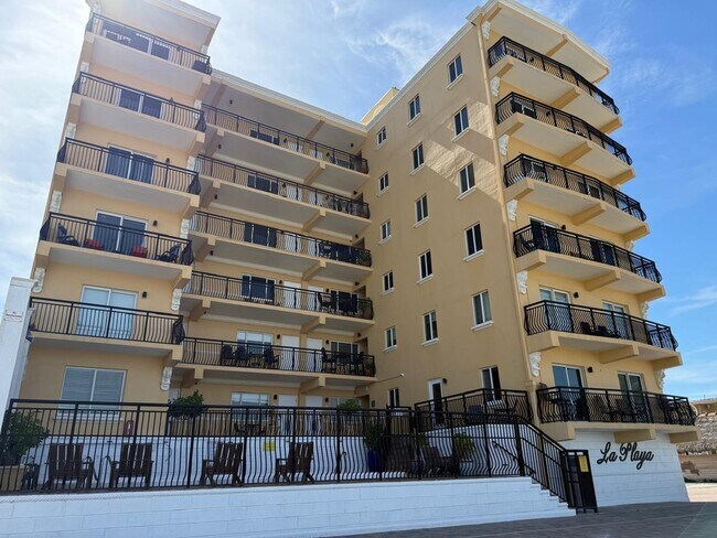 Foto del edificio - 1815 N Surf Rd