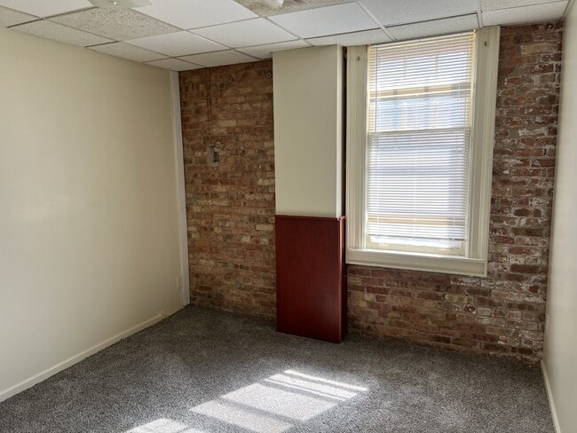Building Photo - 3118 N Downer Ave