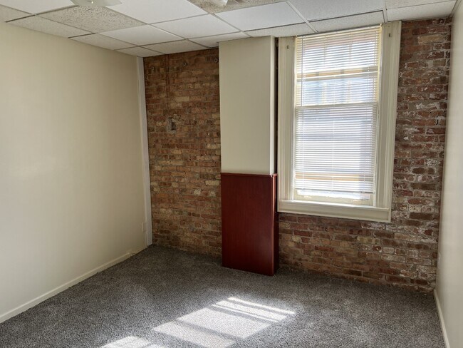 Foto del edificio - 3118 N Downer Ave