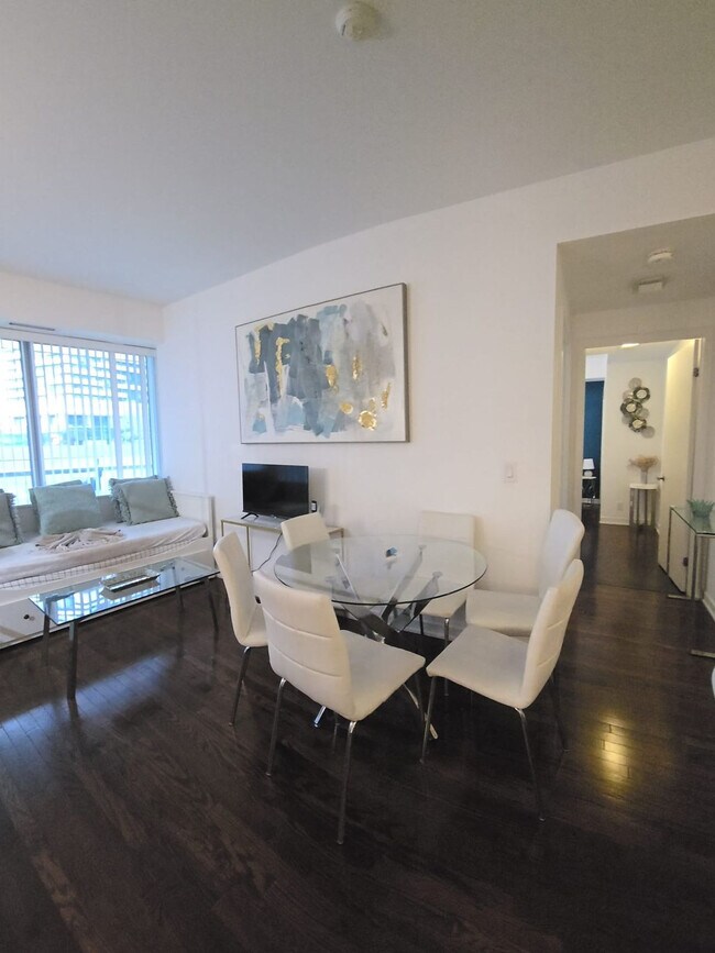 Building Photo - 14 York St