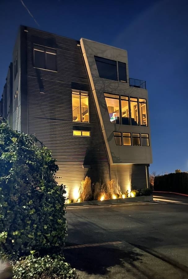 Building Photo - 4644 S Kelly Ave