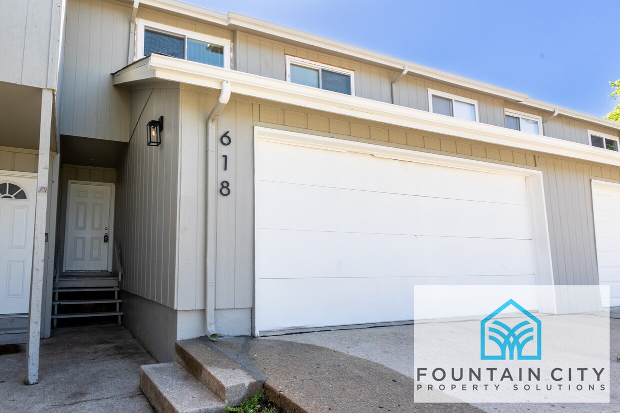 618 N Water St, Liberty, MO 64068 Townhome Rentals in Liberty MO