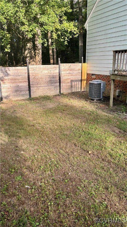 Building Photo - 5606 Willow Creek Ln
