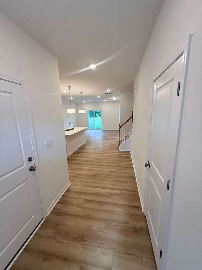 Foto del edificio - Brand New Townhome in Highland Creek Area!