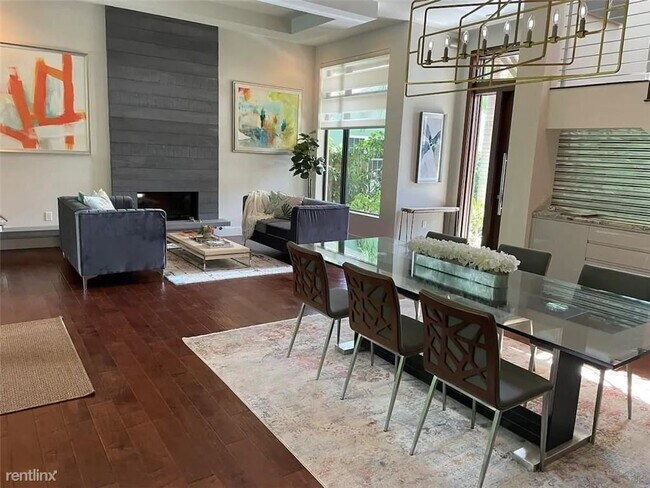 Foto del edificio - 4 br, 3.5 bath House - 404 NE 13th Ave