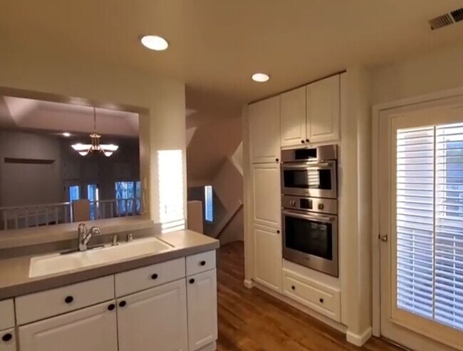 Foto del edificio - 501 Emerald Bay Ln