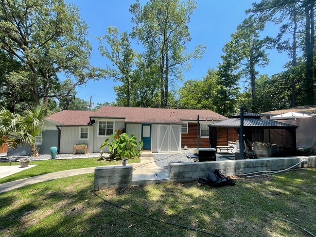 Building Photo - Remodeled 4/2 by Cascades Park