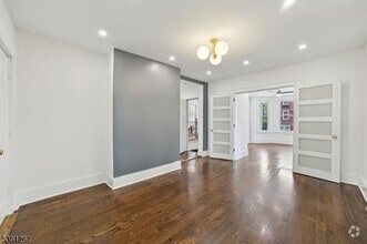Building Photo - 86 Maple Ave