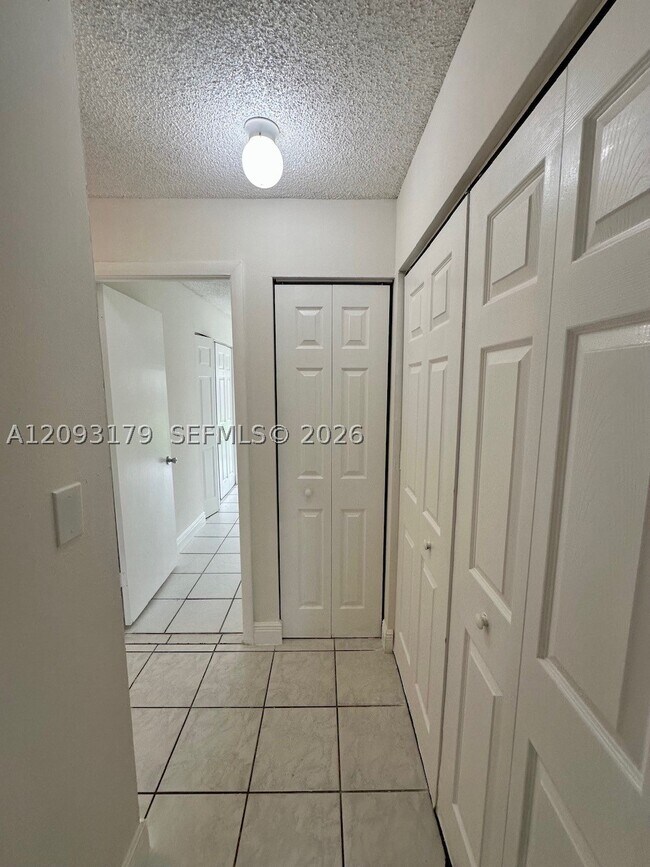 Building Photo - 4756 SW 136th Pl