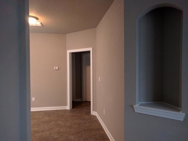 Building Photo - 15981 S Crestview Dr