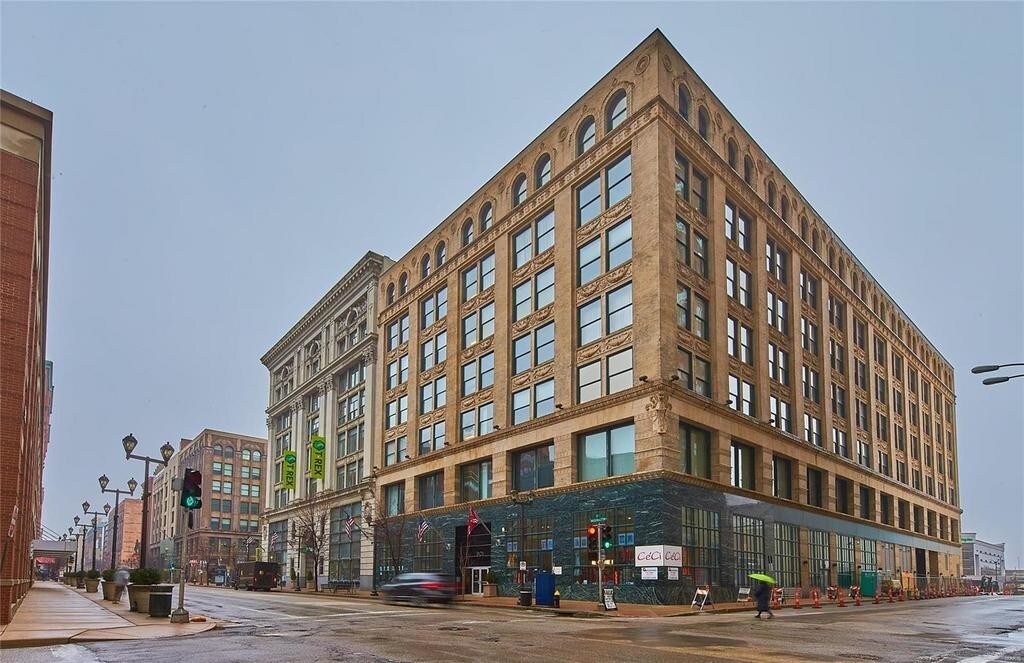 Front of Bankers Loft - 901 Washington Ave