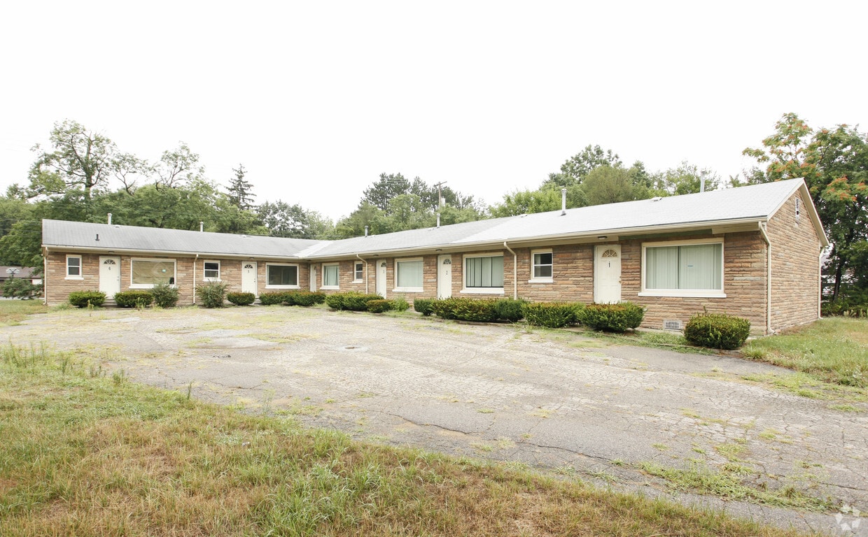 Primary Photo - 1295 N Wayne Rd