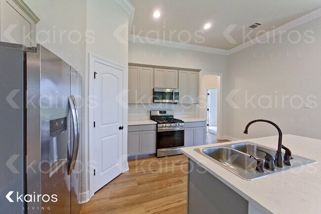 Building Photo - 3208 Rosehill Dr.