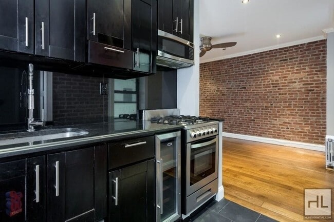 Building Photo - E 100TH ST.