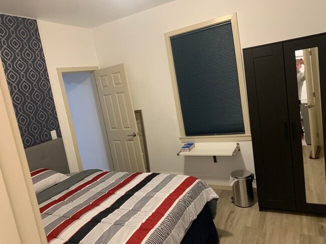 Building Photo - 4204 Letitia Ave S