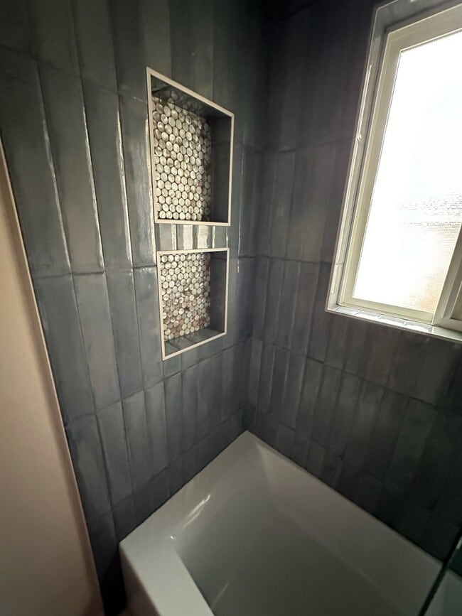 Building Photo - Three bedroom home in Long Beach available...