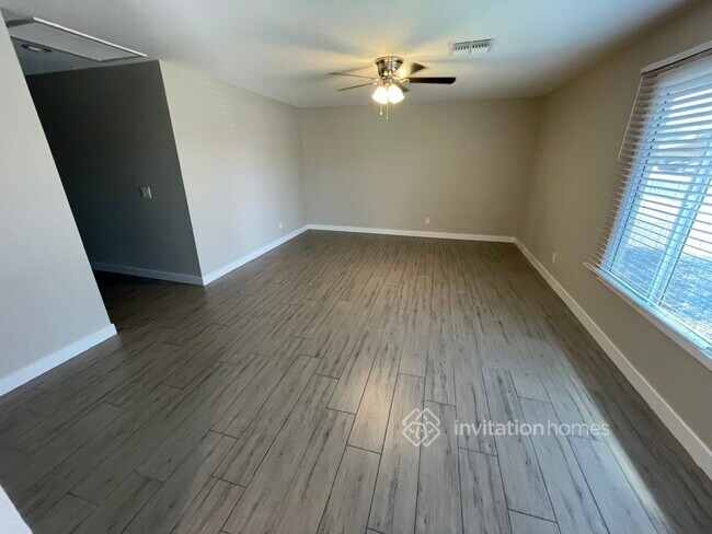 Foto del edificio - 5038 W Vista Ave