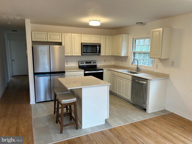 Building Photo - 48565 Beachville Rd