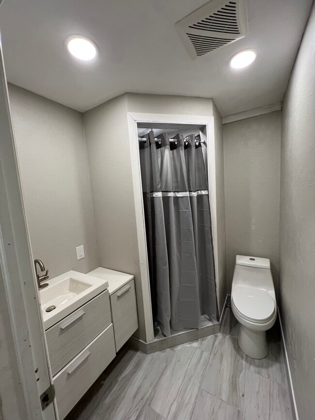 New bath & Shower - 2129 W Sherwood Ave