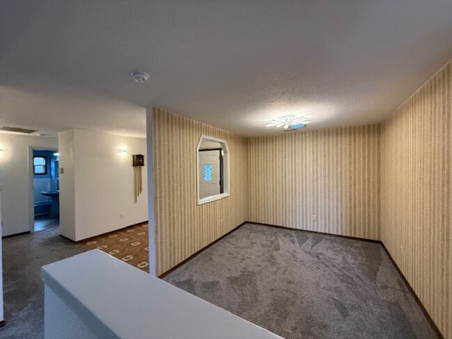 Building Photo - Spacious 3 Bedroom, 2 Bath home in Quality North Bend Neighborhood!