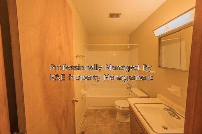 Foto del edificio - 1025 E Pearl St