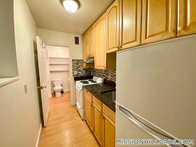 Building Photo - 2 Shepherd Ave