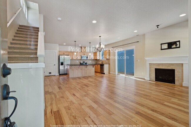 Foto del edificio - Charming Four-Bedroom, Home with Modern Co...