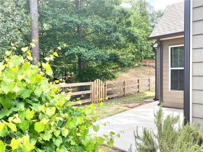 Building Photo - 1087 Blankets Creek Dr