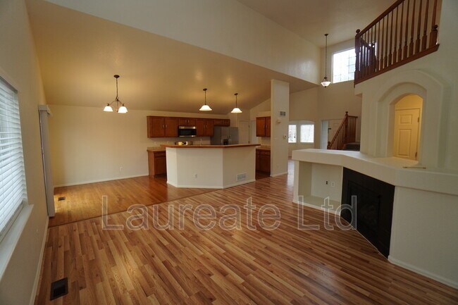 Building Photo - 10027 Idalia St