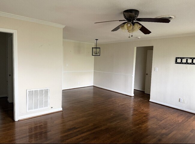 Foto del edificio - 1639 Ebony Ln