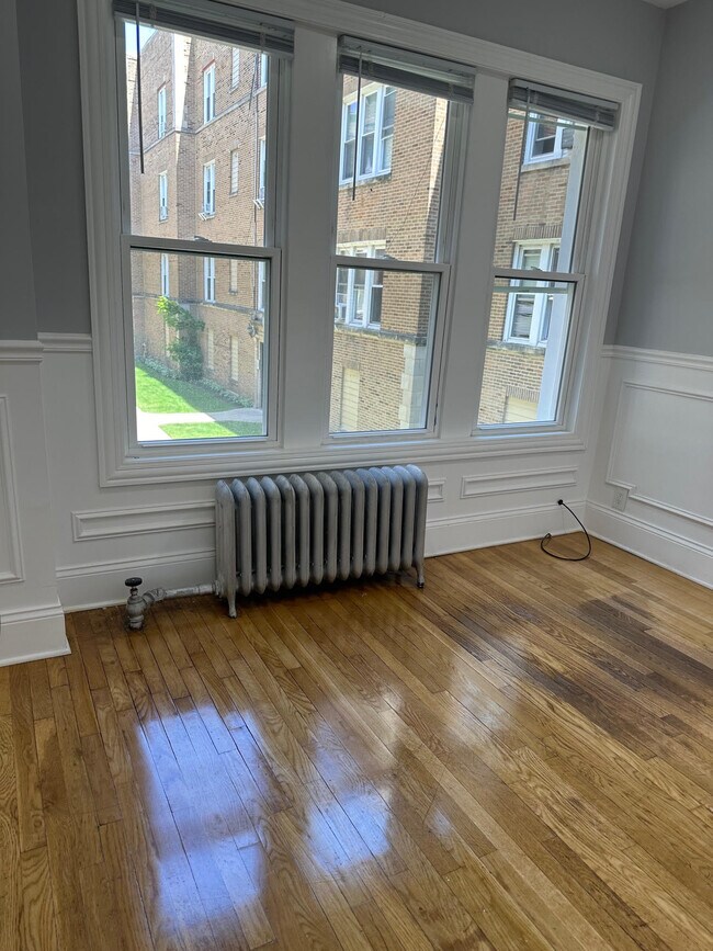 Foto del edificio - 1705 W Albion Ave