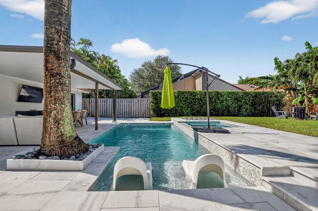 Building Photo - 1340 NW 22nd Ave