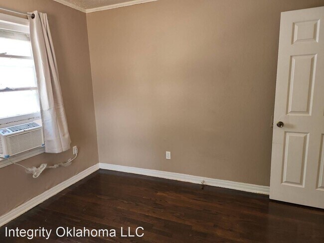Building Photo - 3 br, 1 bath House - 305 E. Grumman Dr.