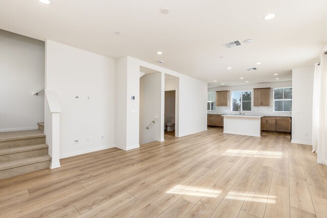 Building Photo - Beautiful 4Br/3.5Ba Townhome - Brand New C...