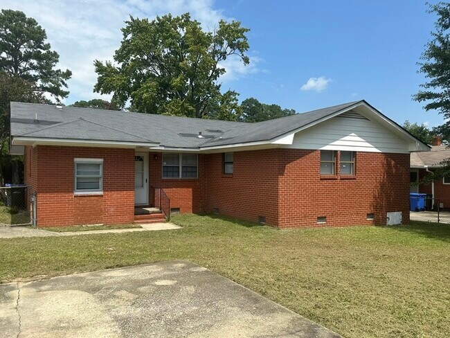 Building Photo - 1847 Gola Dr