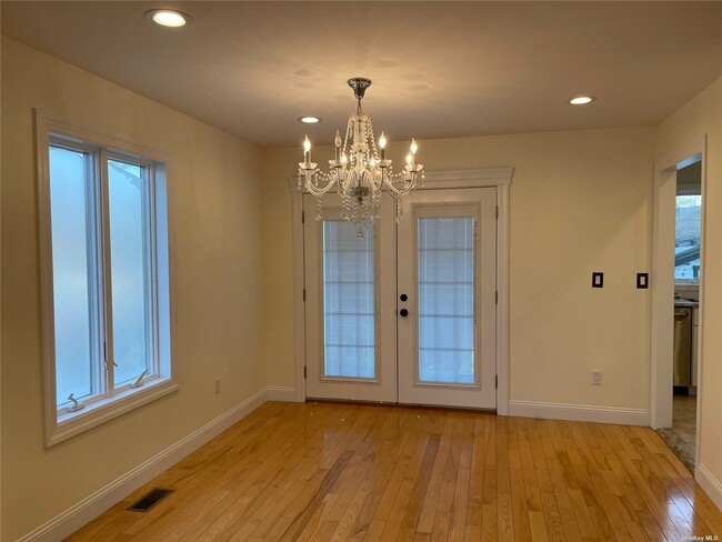 Building Photo - 17 Wood Ln