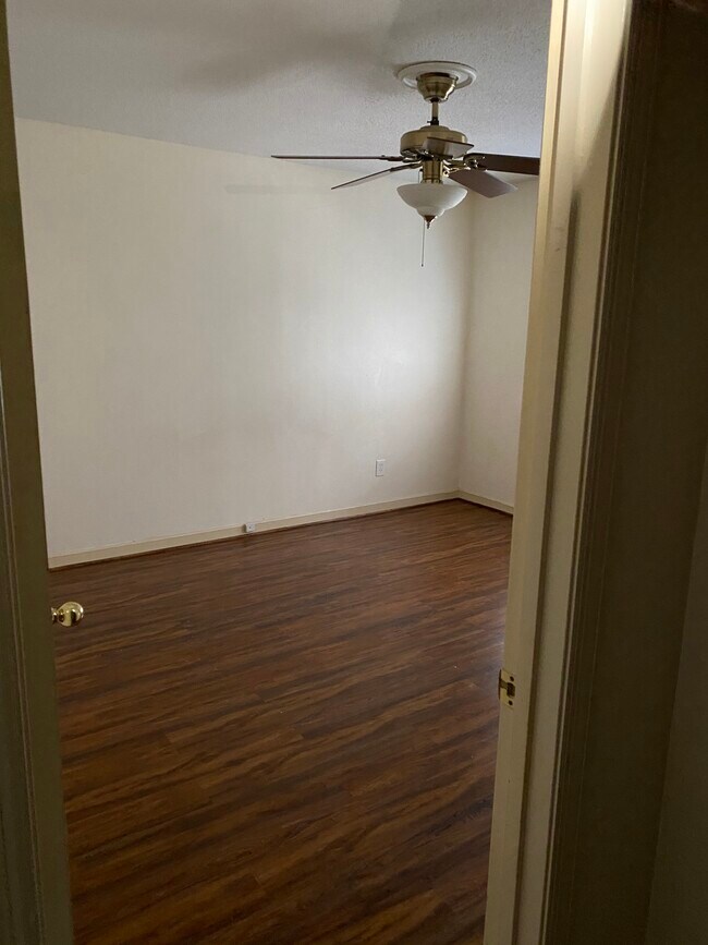 Dormitorio 2 - 265 Robin Ln