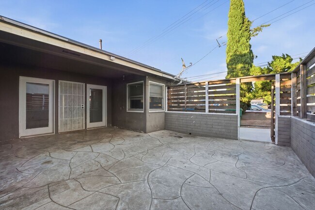 Building Photo - 6269 Mary Ln Dr