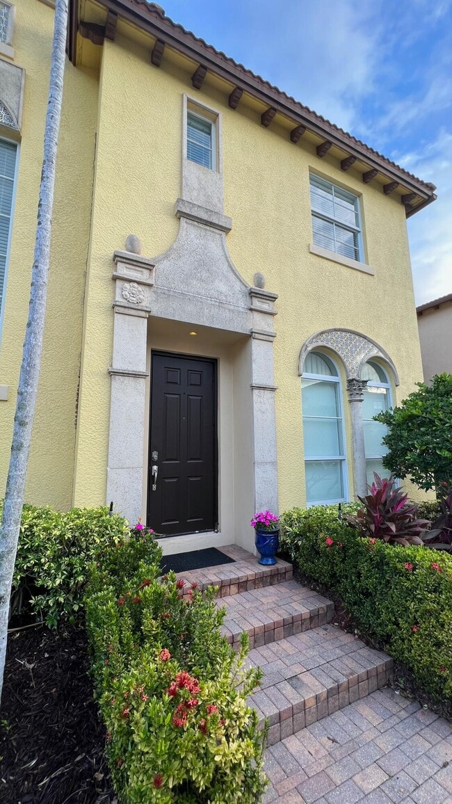 Building Photo - 115 Via Poinciana Ln