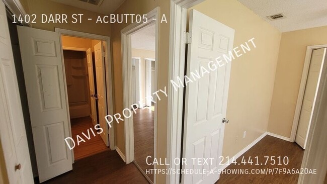 Photo - 1402 Darr St Apartment